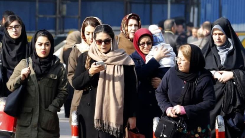 Pelajar bertembung isu pemakaian wajib hijab di Universiti Tehran Pelajar bertembung isu pemakaian wajib hijab di Universiti Tehran