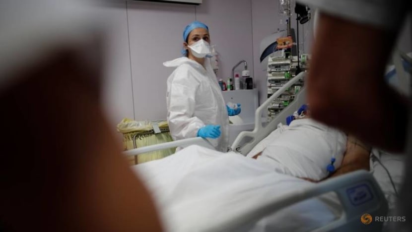 France sees drop in COVID-19 hospitalisations