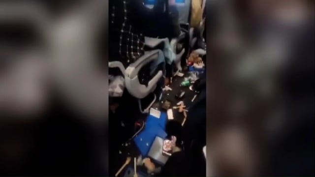 联合航空客机飞行途中突然下降 六人受伤