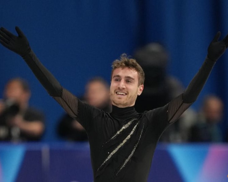 Figure skating-Italy's Rizzo and Grassl cheered despite mistakes after team bronze party
