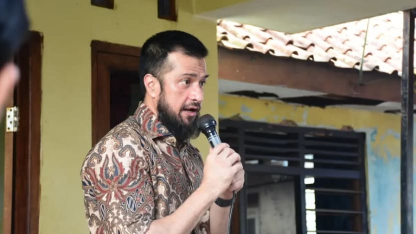Tunjangan DPR fantastis, Primus Yustisio tetap setia naik KRL: 'Males macet!'