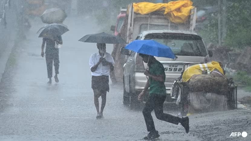 India pindahkan puluhan ribu penduduk; Taufan Montha dijangka membadai