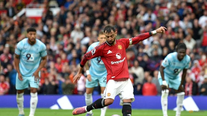 Fernandes spares Man United blushes, Chelsea top, Spurs sunk by Bournemouth Fernandes spares Man United blushes, Chelsea top, Spurs sunk by Bournemouth