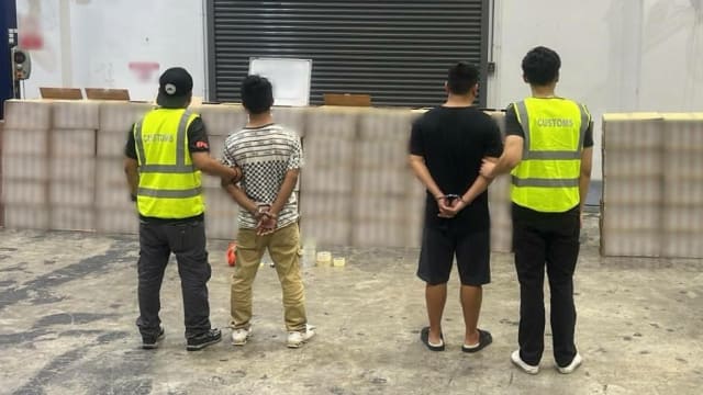 关税局起获逾5800条漏税香烟 逮捕四外国男子