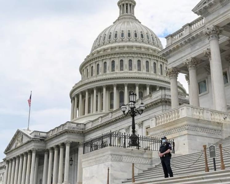 Rules about police wearing masks vary widely across US