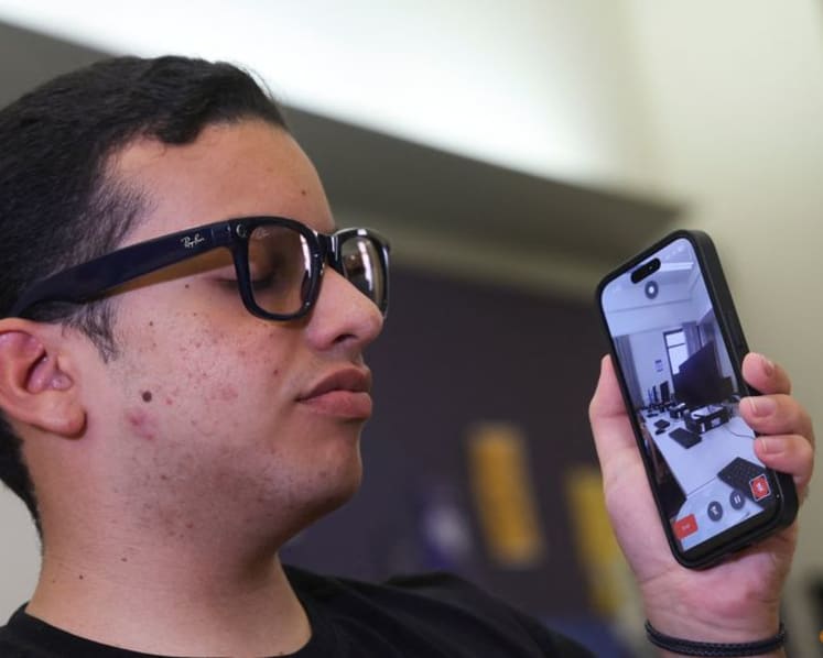 Blind Egyptian entrepreneur's AI app helps others 'see' the world