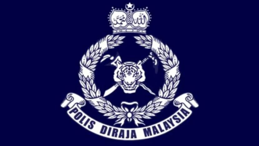 Anggota polis M'sia, rakan ditahan bawa mercun, bunga api guna kenderaan PDRM Anggota polis M'sia, rakan ditahan bawa mercun, bunga api guna kenderaan PDRM