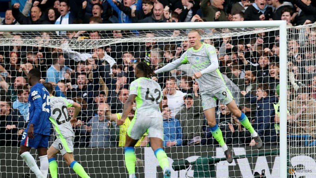 Manchester City thump Chelsea 3-0 to move closer to Arsenal