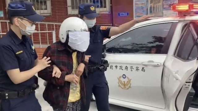 长期照顾身心俱疲 台湾老妇塞红包闷死瘫痪儿