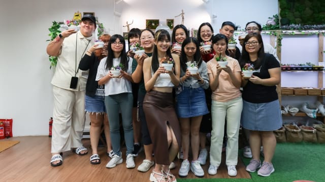 不约而同举办粉丝聚会，陈楚寰创意制作生态瓶、谢俊峰火锅店欢乐“投喂”！