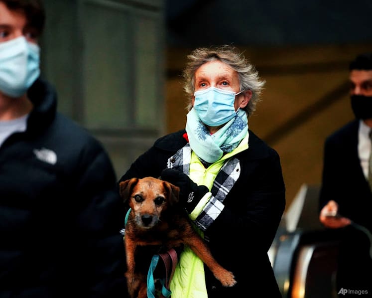 Face masks again mandatory in England amid Omicron variant spread