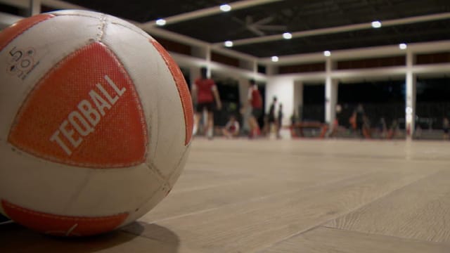 晨光|乐在其中： 桌上踢足球 Teqball台科搏崛起