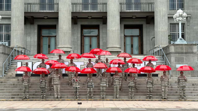 中国艺术家携近百本地人 “隐身”于两座国家古迹