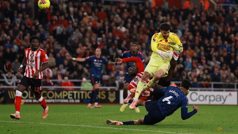 Arsenal's winning streak ends, Chelsea up to second, Man United draw at Spurs