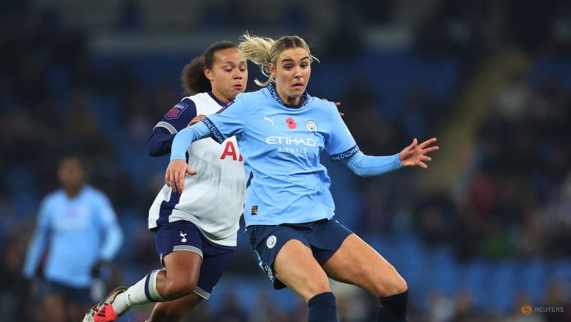 Shaw treble helps Man City thump Spurs and move four points clear in WSL Shaw treble helps Man City thump Spurs and move four points clear in WSL