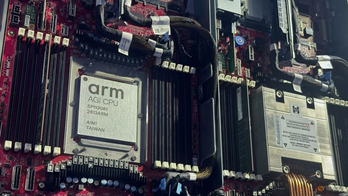 Arm Anjlok 5% — Peringatan Pasar Smartphone dan Kendala Pasokan Chip AI