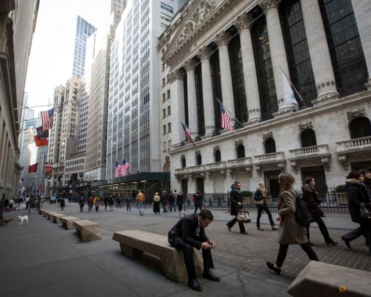 Hedge funds step up bets against consumer stocks in August, Hazeltree says