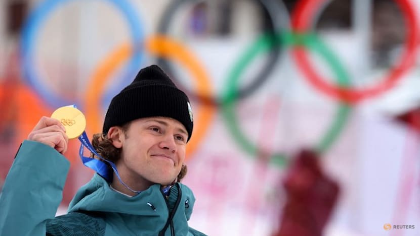 Alpine skiing-Skiers confront challenge of 'flat' slalom in Bormio