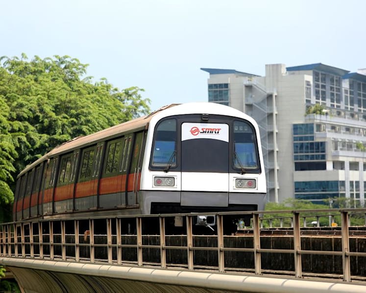 2 SMRT workers taken to hospital after fire breaks out between Orchard and Somerset stations