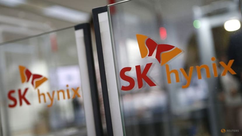 SK Hynix profit tops forecast Samsung results, but shares dip on demand outlook SK Hynix profit tops forecast Samsung results, but shares dip on demand outlook
