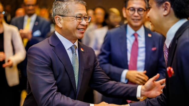 唐振辉赴瑞士 支持邓鸿森寻求连任世界知识产权组织总干事