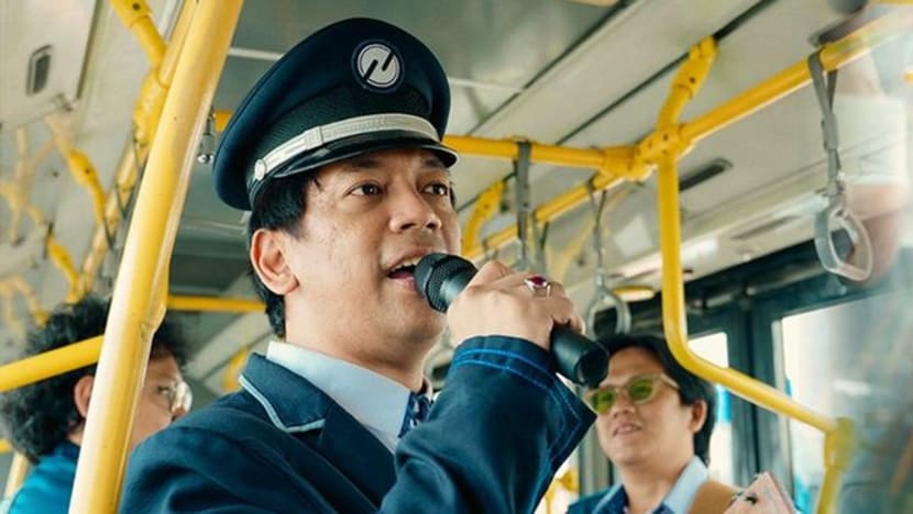 D'MASIV rayakan anniversary Halte Petukangan dengan jadi petugas TransJakarta