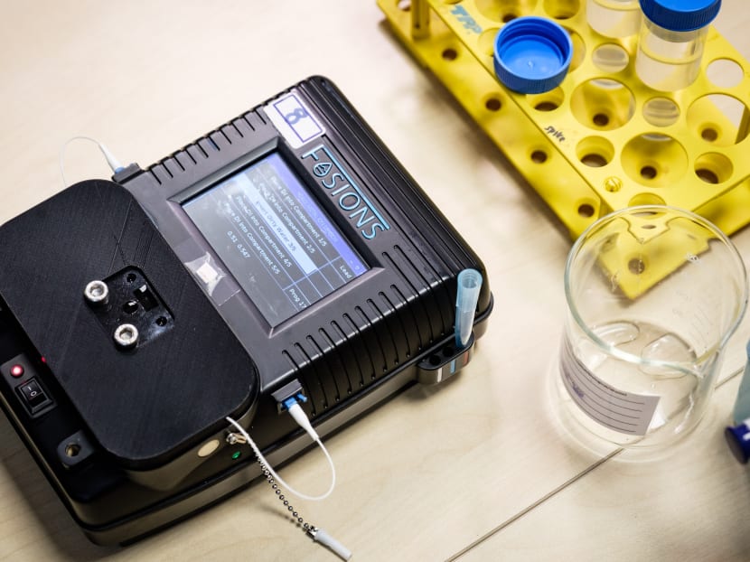 The NTU device works in the field and requires just a few drops of a water sample into a disposable sensor cartridge to detect heavy metals at parts-per-billion precision.