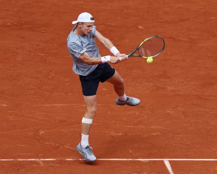 Zverev spoils lucky loser De Jong's birthday with straight sets victory