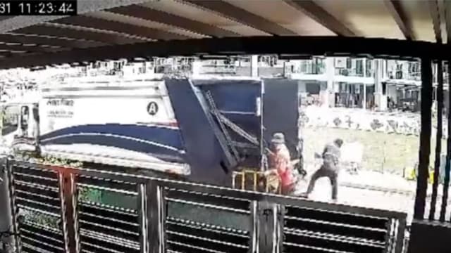 居民把充电宝扔进垃圾桶 马国男倒垃圾被炸伤