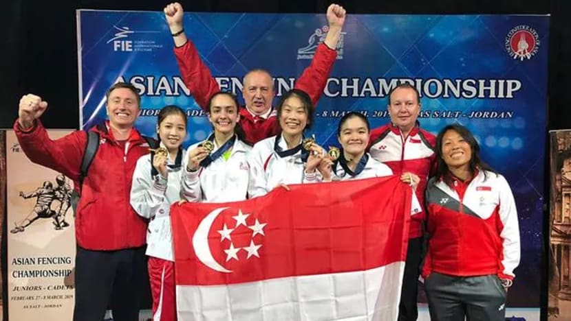 Lawan pedang: S'pura menang pingat emas pertama acara berpasukan di kejohanan remaja Asia