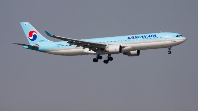 大韩航空客机菲律宾降落冲出跑道 无人受伤