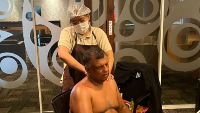 Commentary: AirAsia boss Tony Fernandes’ topless massage during meeting is not ‘open’ workplace culture