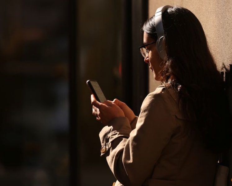 AI-referred US shoppers browse longer, spend more per visit, data shows