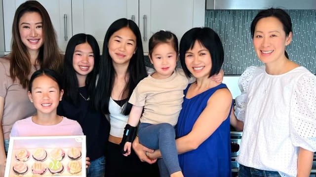 未婚低调产女　谢婷婷首度公开女儿正面照