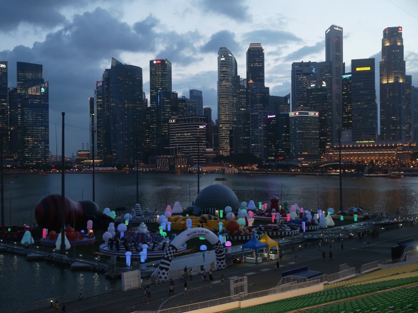 Bounce off giant inflatable animals at Art-Zoo