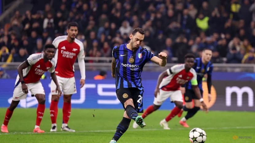 Calhanoglu on the spot to give Inter victory over Arsenal Calhanoglu on the spot to give Inter victory over Arsenal