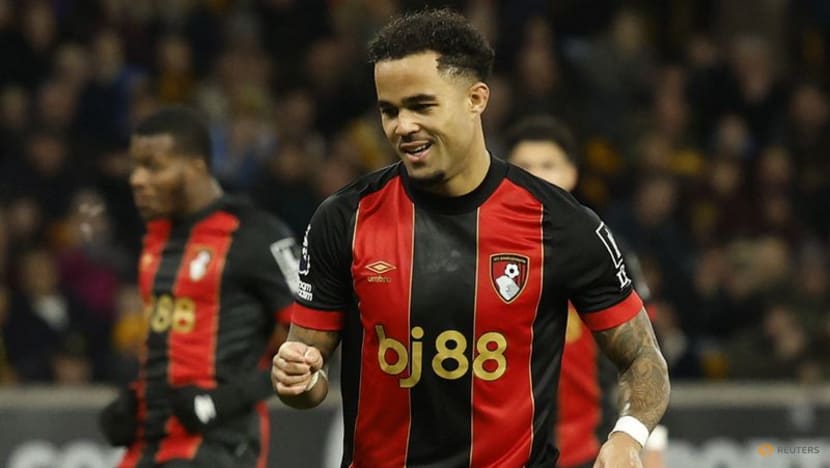 Bournemouth's Kluivert delighted to net hat-trick of penalties in win at Wolves Bournemouth's Kluivert delighted to net hat-trick of penalties in win at Wolves