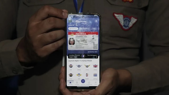 SIM digital meluncur, tinggal scan QR code di HP