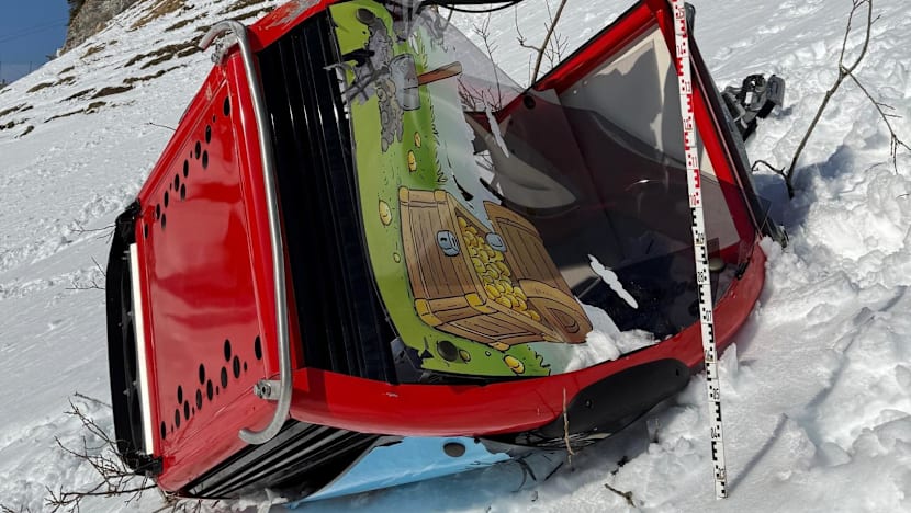 One killed as cable car plunges down Swiss mountainside