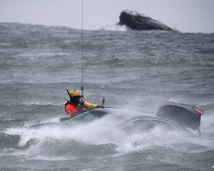 Coast Guard diver pulls body from car above Niagara Falls