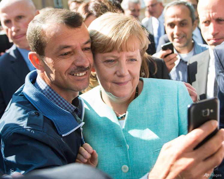 Merkel wins UN refugee agency award over welcome of Syrians