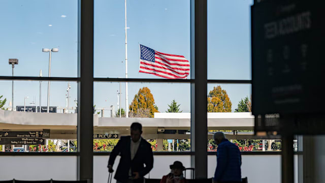 缺勤空管人员减少 美国航班取消和延误情况改善