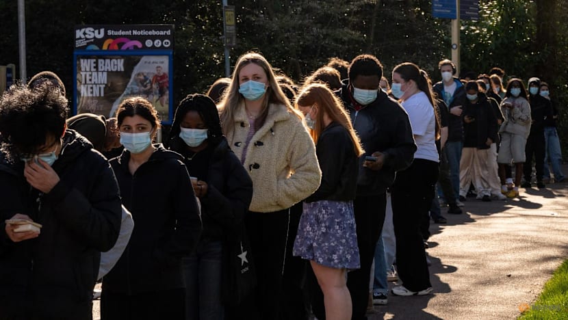 UK students panicked by meningitis outbreak after two deaths