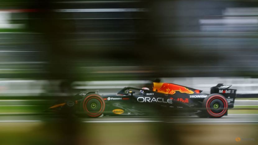 Verstappen puts Red Bull on pole at Silverstone