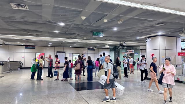 布莱德站月台屏门坠轨 南北线服务已恢复正常　