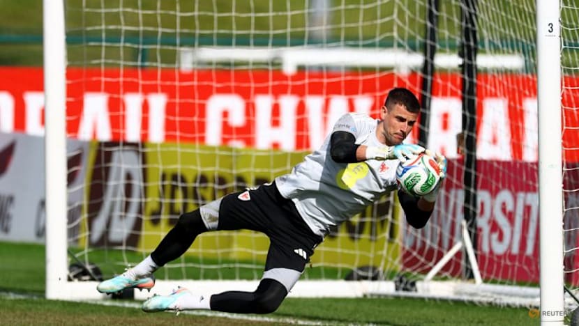 United sign goalkeeper Darlow on two-year deal
