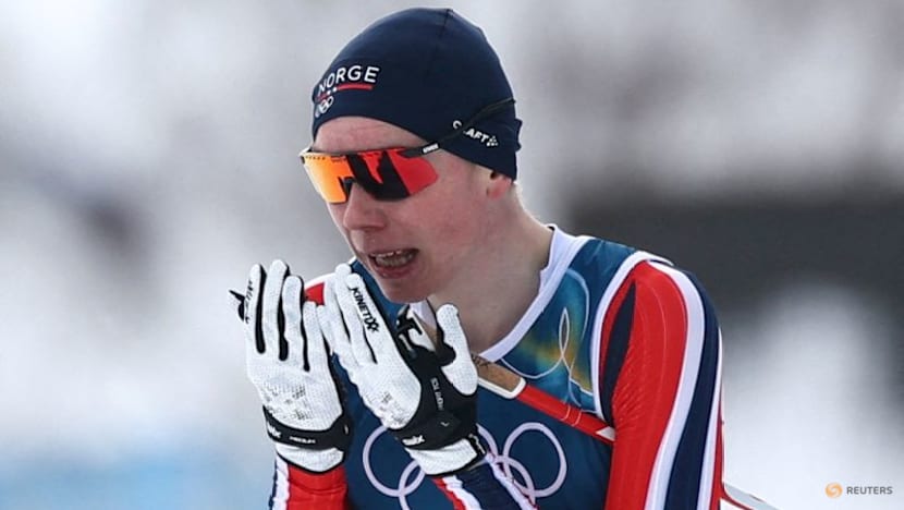 Nordic Combined-Norway's Oftebro skis from behind to first individual gold