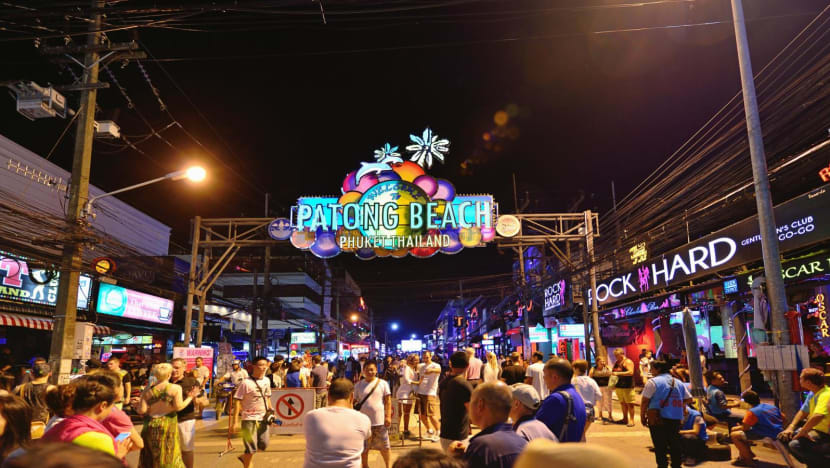 Turis Singapura meninggal setelah dipijat di Phuket, Thailand Turis Singapura meninggal setelah dipijat di Phuket, Thailand