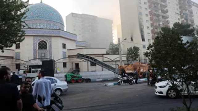 Israel melancarkan serangan terhadap Iran; Teheran menjanjikan 'respons keras dan tegas'