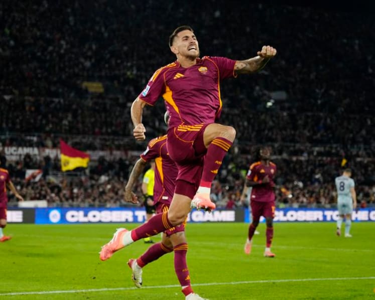 Roma move top with 2-0 win over Udinese